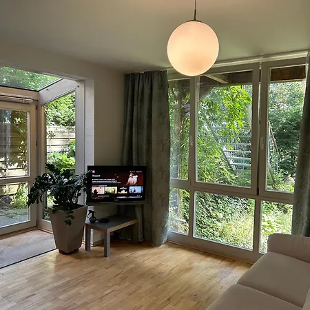 Einliegerwohnung Mit Wintergarten *