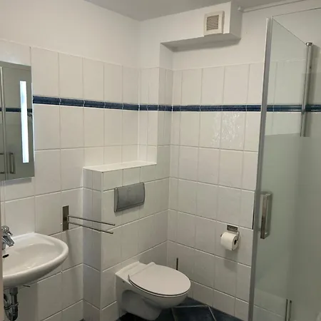 Einliegerwohnung Mit Wintergarten * Kleinmachnow