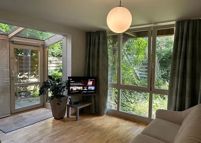 Einliegerwohnung Mit Wintergarten *