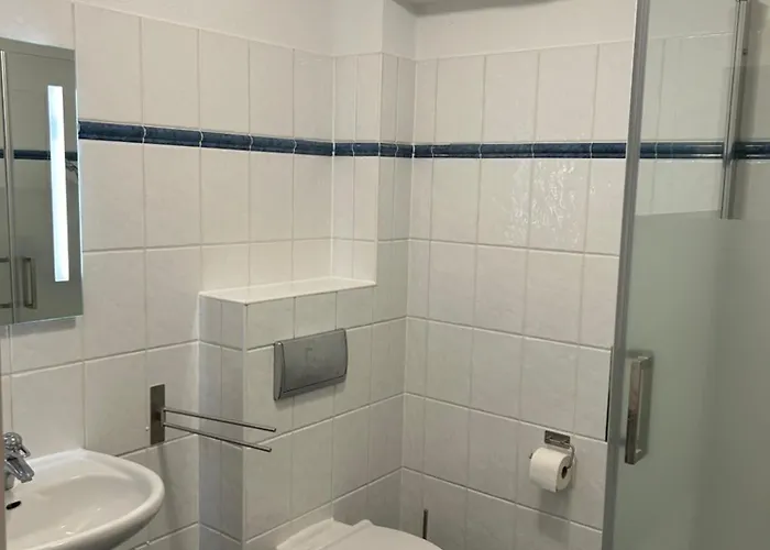 Einliegerwohnung Mit Wintergarten * Kleinmachnow